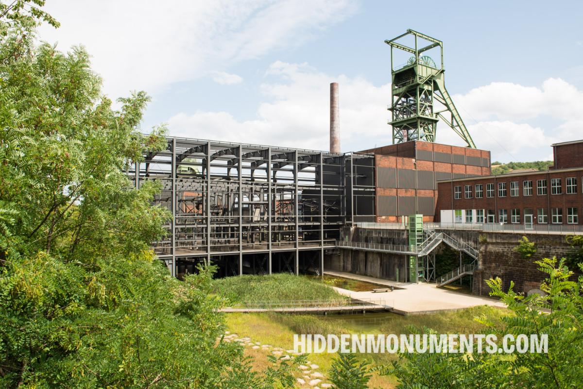The Reden coal mine's coal preparation plant has partly made way for water basins that regulate the water management of the mining area.