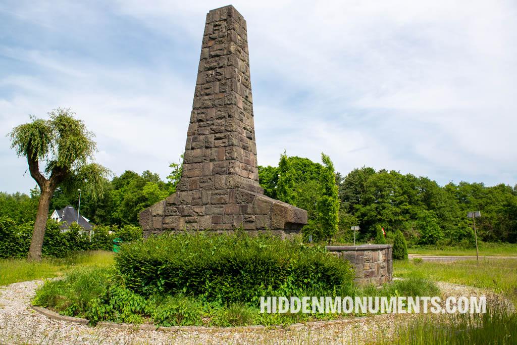 André Dumont Monument