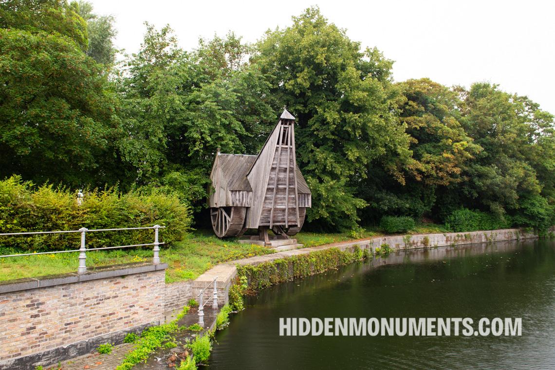 Medieval harbour crane