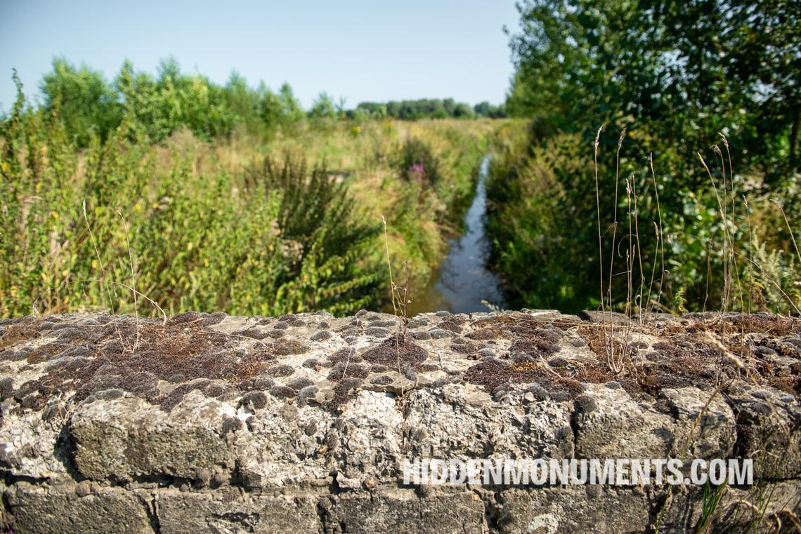 Concrete tank bridge